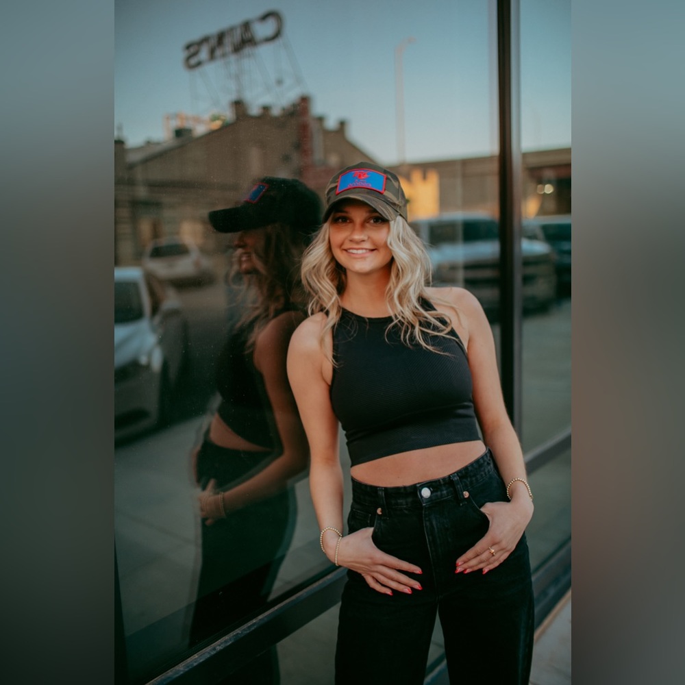 Meet your Posher, Avery